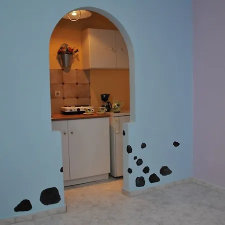 Halaris Apartment *